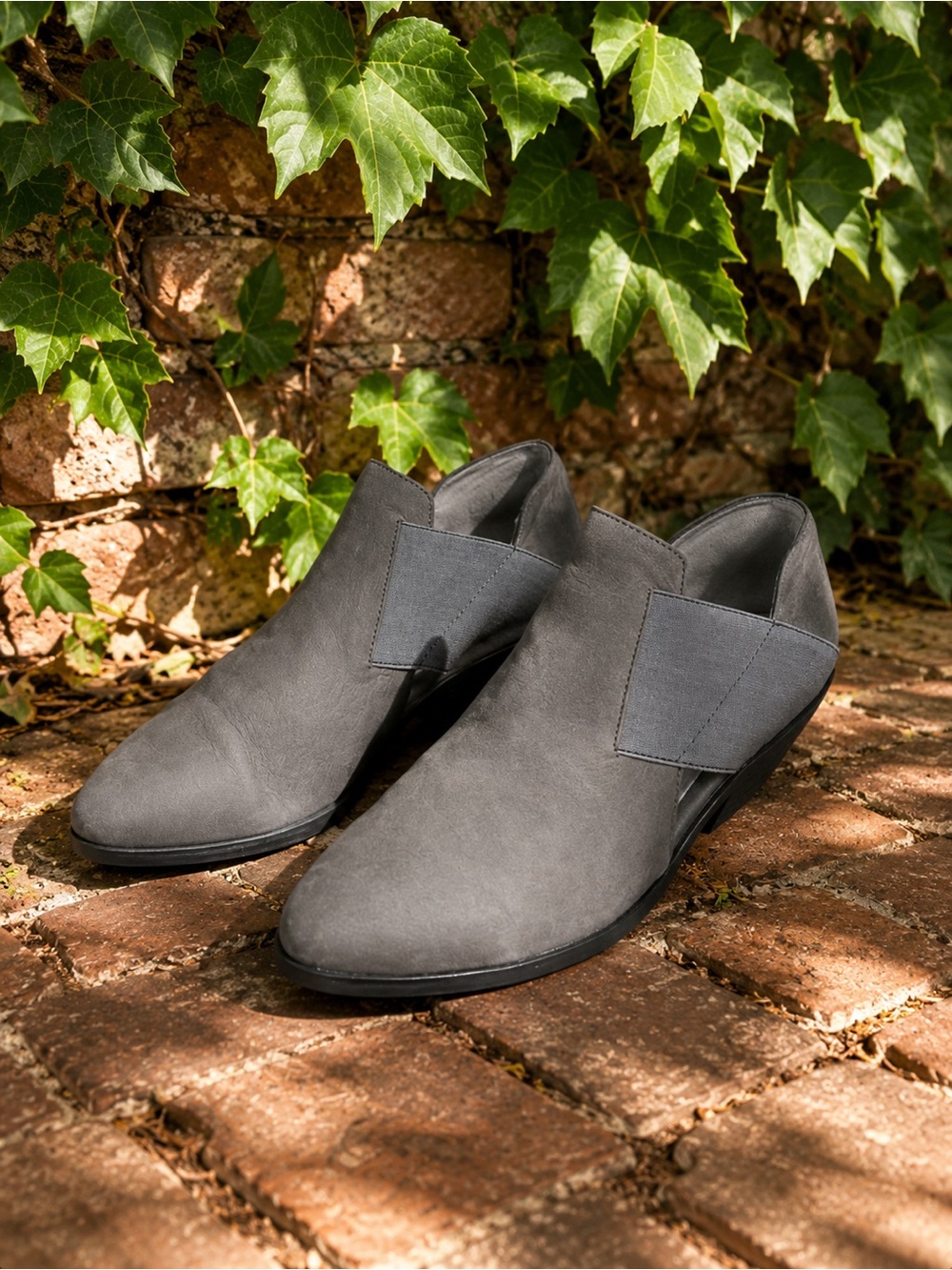 EILEEN FISHER Minimalist Luxury Gray Leather Architectural Heeled Shooties, 9